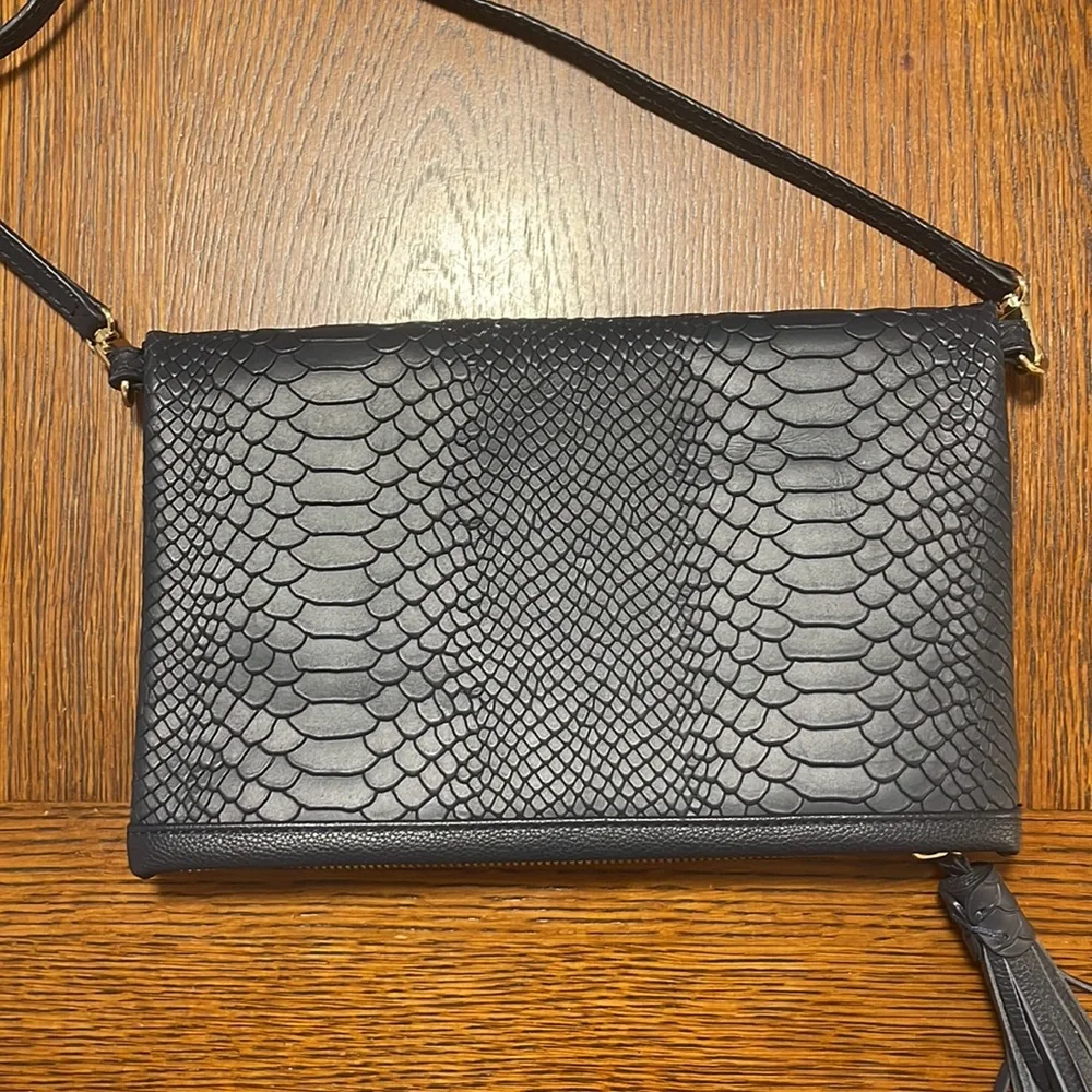 Crossbody - Picture 3 of 8